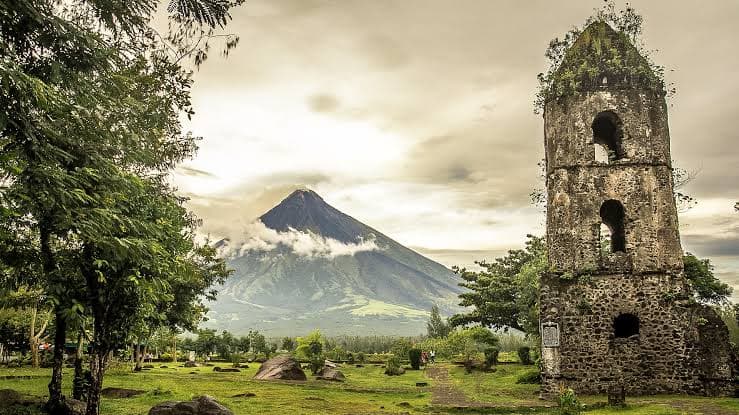 Cagsawa Ruins - Albay