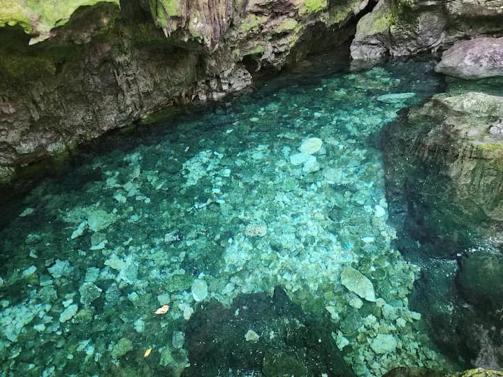 Cateres Cave Pool
