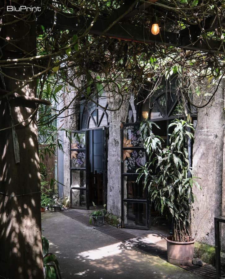 Cafe by the Ruins